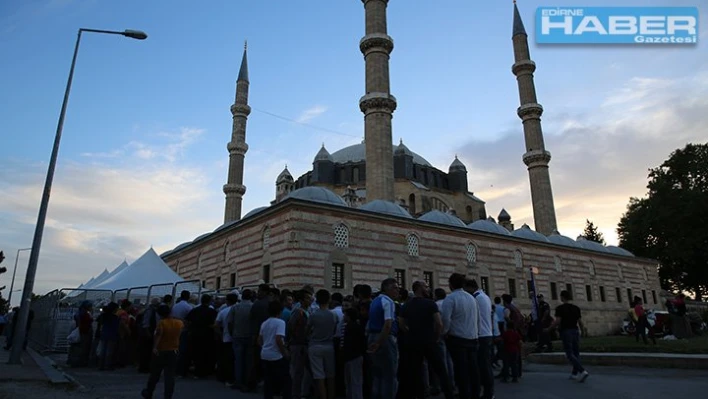 Selimiye camisinde ilk iftar