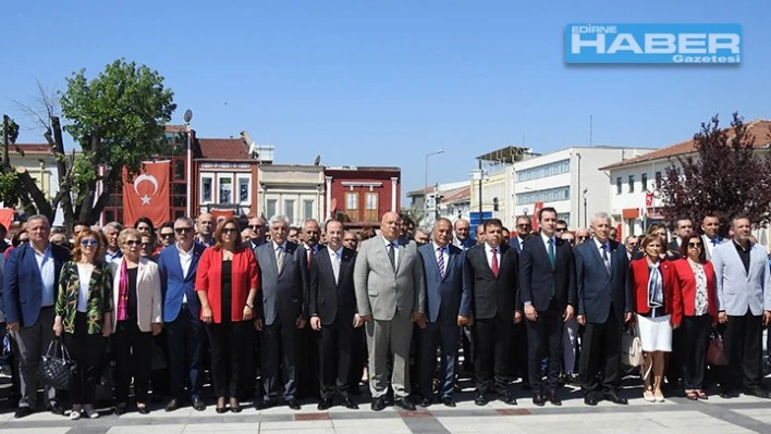 Kendi törenlerini gerçekleştirdiler