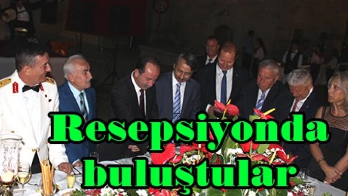 Resepsiyonda buluştular