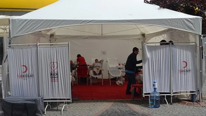 Bağış çadırı kuruldu