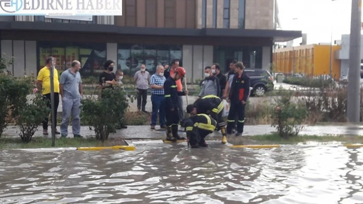 Sağanak hayatı olumsuz etkiledi.