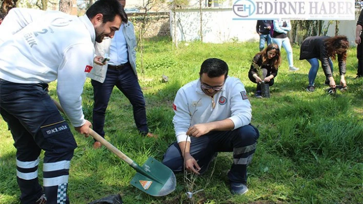 Her 112 çalışanı adına bir fidan dikildi