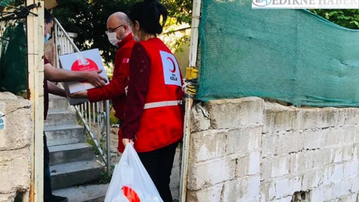 Türk Kızılayı Kırklareli'nde ihtiyaç sahibi ailelere gıda kolisi dağıttı