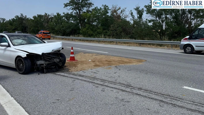 Otomobil ile SUV araç çarpıştı, 2 kişi yaralandı