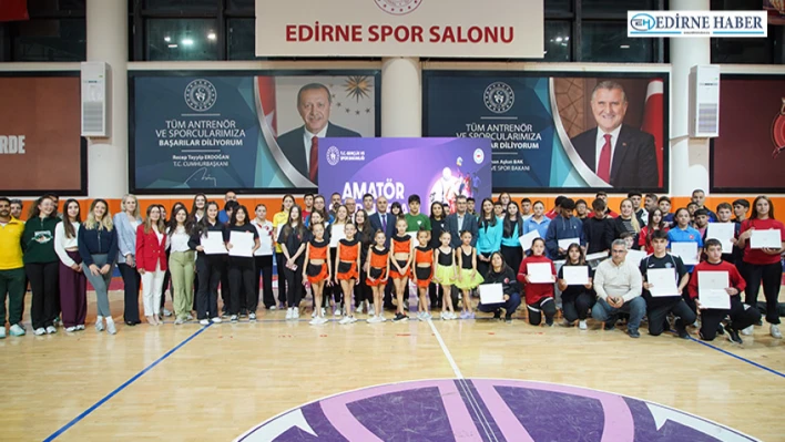 Başarılı sporcular düzenlenen törenle ödüllendirildi