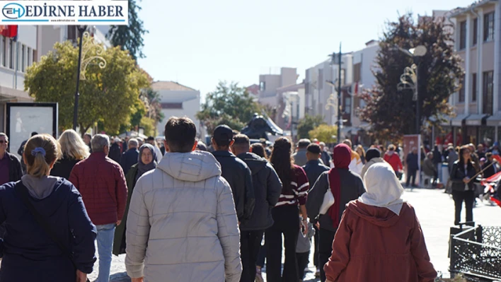 Bayram hareketliliği cadde ve sokaklara yansıdı
