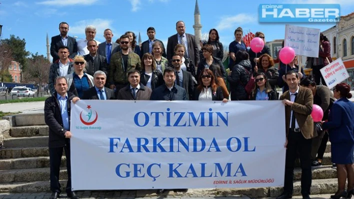 Otizme dikkat çektiler