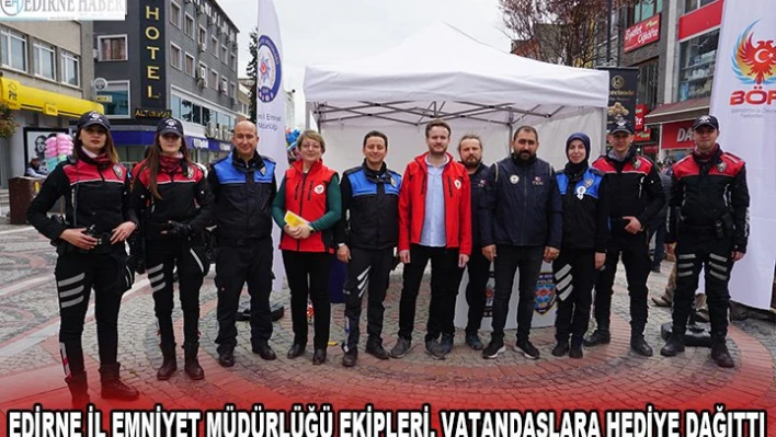 Edirne İl Emniyet Müdürlüğü ekipleri, vatandaşlara hediye dağıttı