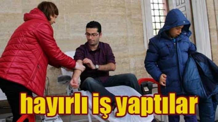 Cami avlusunda kan bağışı