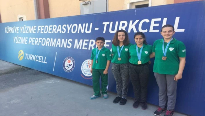 3 Gümüş 1 Bronz ile döndüler