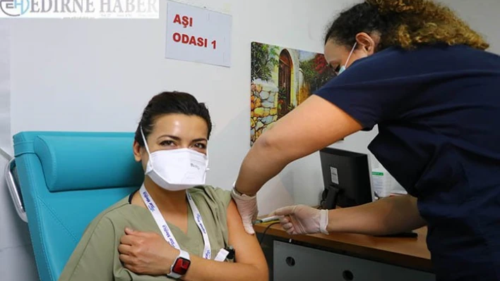 Trakya'da sağlık çalışanlarına CoronaVac aşısının ikinci dozu yapılmaya başlandı