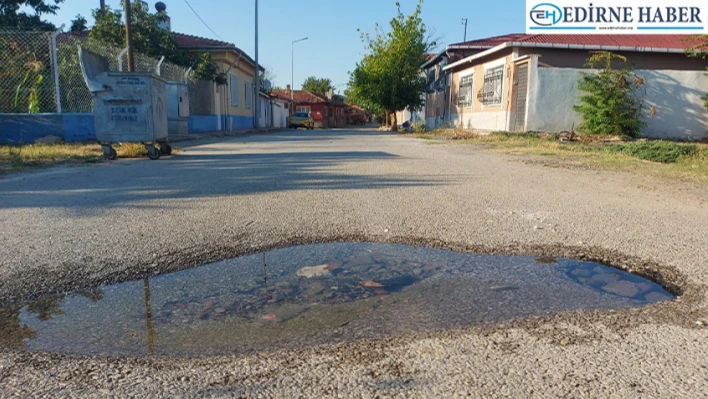 Bozuk yollar ve su patlakları vatandaşları çileden çıkarıyor