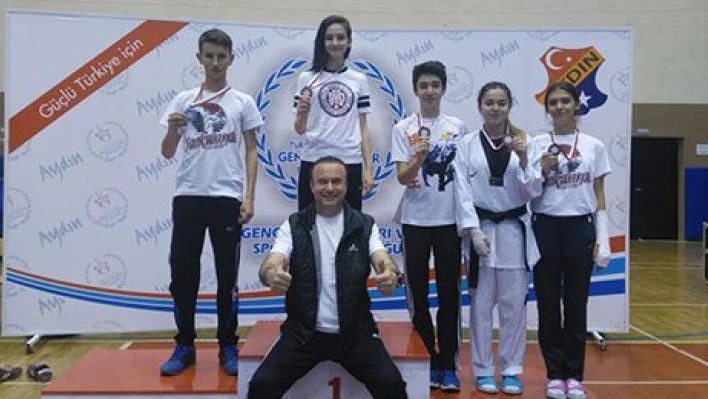 Taekwondocular 5 madalyayla döndü