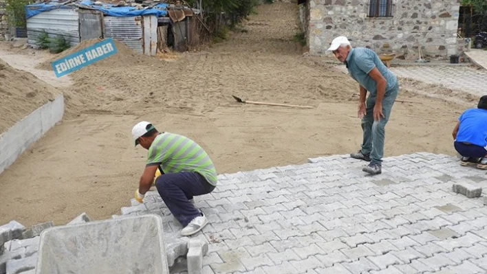 Yollar yapılıyor
