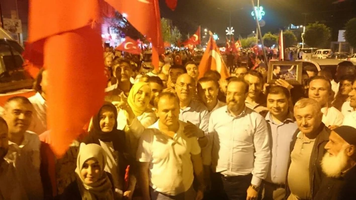 Demokrasi nöbetine katıldılar