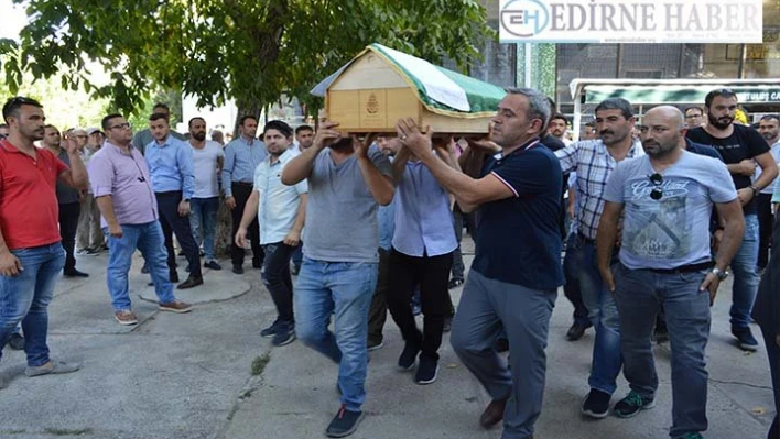 Pencereden düşerek ölen bebek toprağa verildi