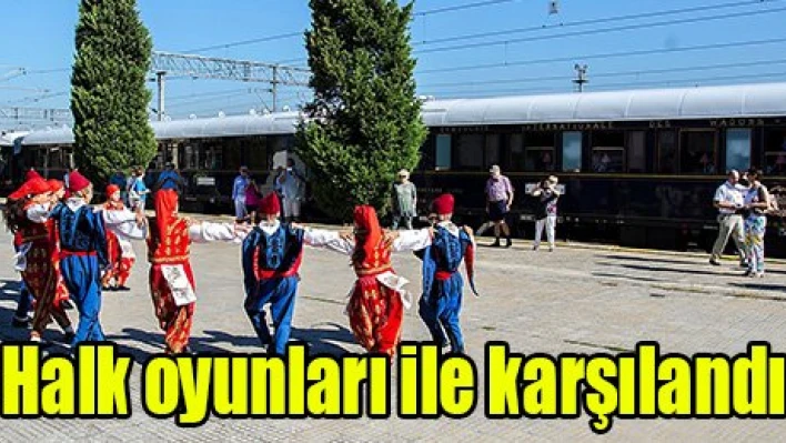 Halk oyunları ile karşılandı