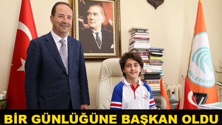 Başkanlık koltuğunu devretti