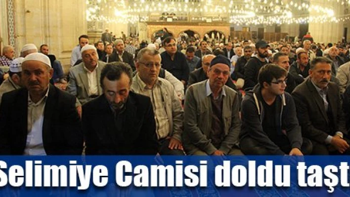 Bahçede namaz kıldılar