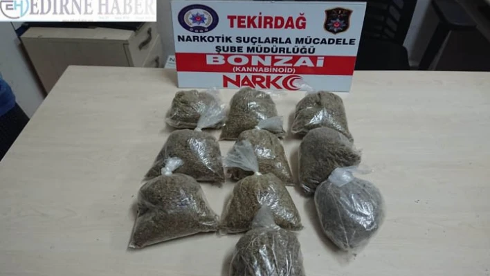 Otomobilde 1 kilogram uyuşturucu ele geçirildi, 3 kişi yakalandı