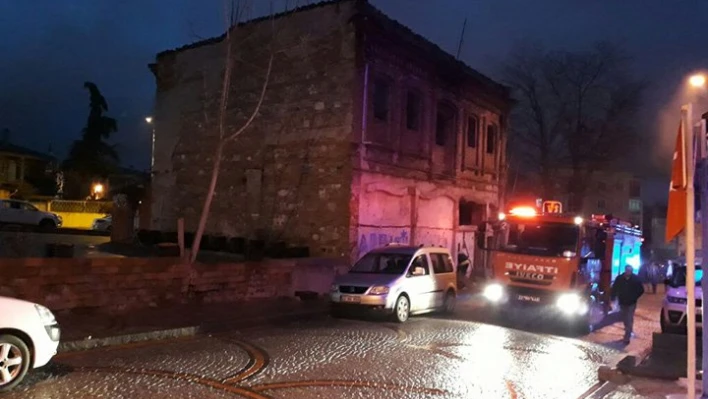 Metruk binada yangın