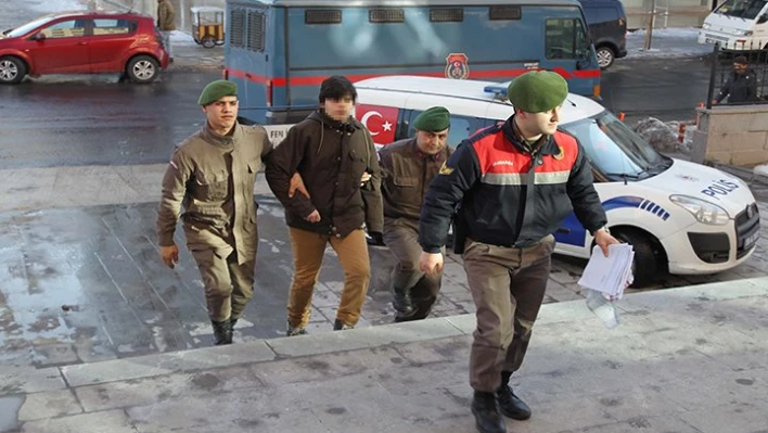 Bıçaklı soyguncu cezaevinde