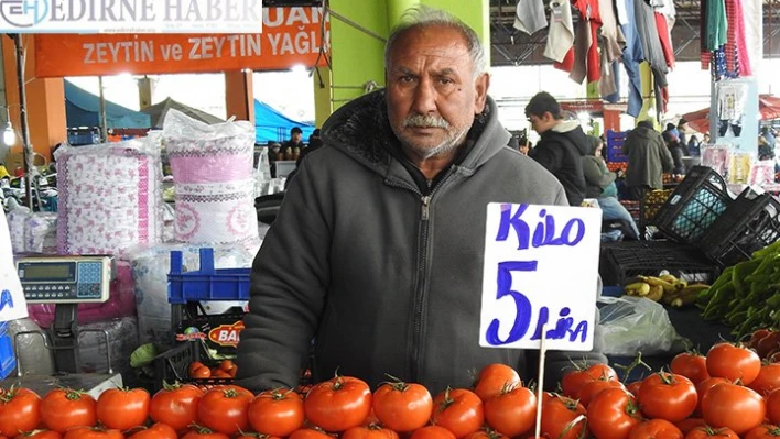 Esnaf komşudan gelen müşteriyi kaybetmek istemiyor