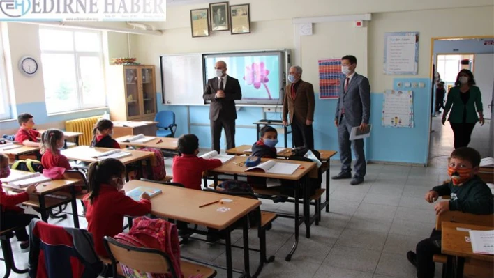 Lalapaşa Kaymakamı Hacıdanişment İlkokulu ve Ortaokulu'nu ziyaret eti.