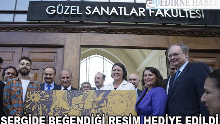 Beğendiği resim hediye edildi 