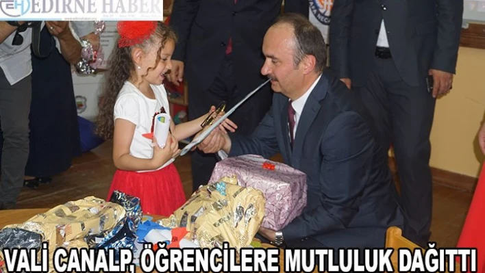 Vali Canalp, öğrencilere mutluluk dağıttı