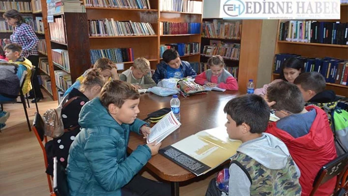 Öğrencilerden kütüphane ziyareti