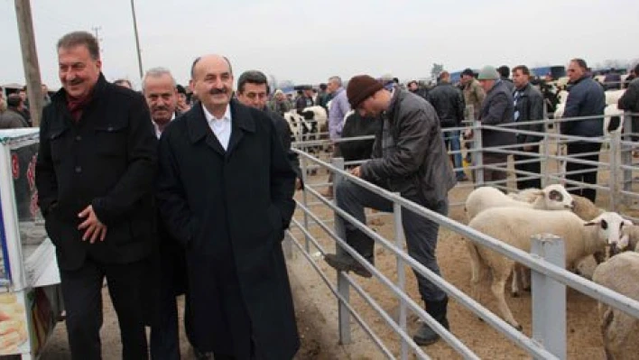 Bir açılıyor, bir kapanıyor
