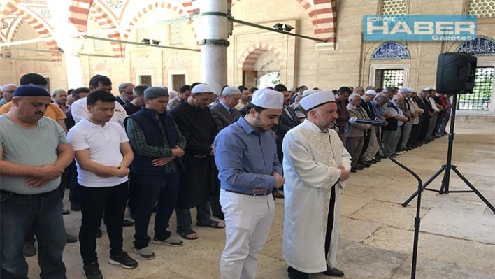 Gıyabi cenaze namazı kılındı
