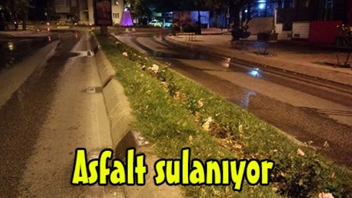 Asfalt sulanıyor