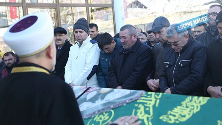 Genç kız toprağa verildi
