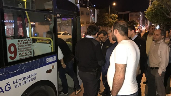 Kadın yolcu şoförü bıçakladı