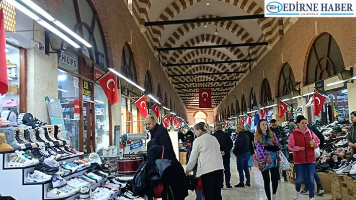 Cadde, sokak ve iş yerleri Türk Bayraklarıyla donatıldı