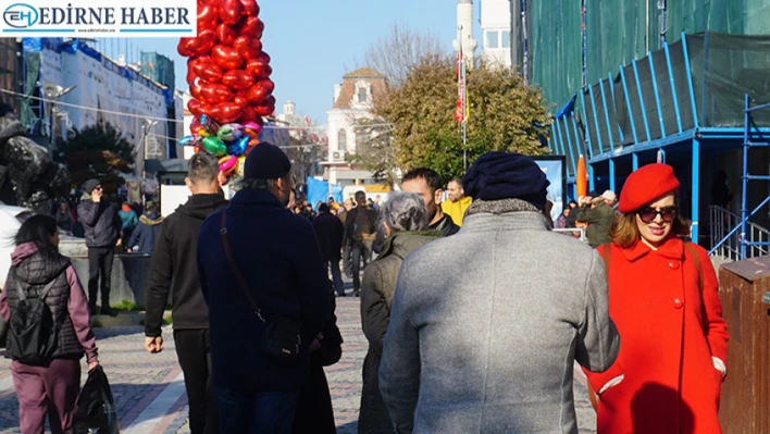 Cadde ve sokaklarda yılbaşı hareketliliği yaşandı