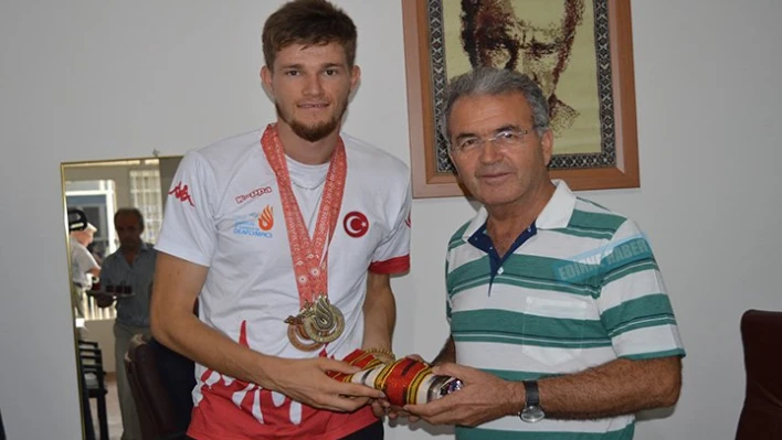 Rekortmen atletten ziyaret