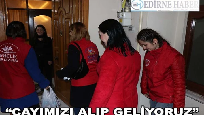 Üniversite öğrencilerinin kapısını çayla çalıyorlar
