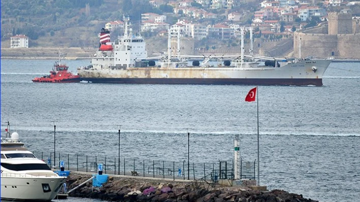Boğazdan geçti