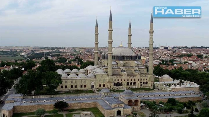 Camiye gelen turistler sayılıyor