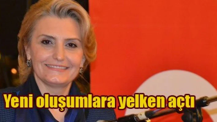 İstifa etti