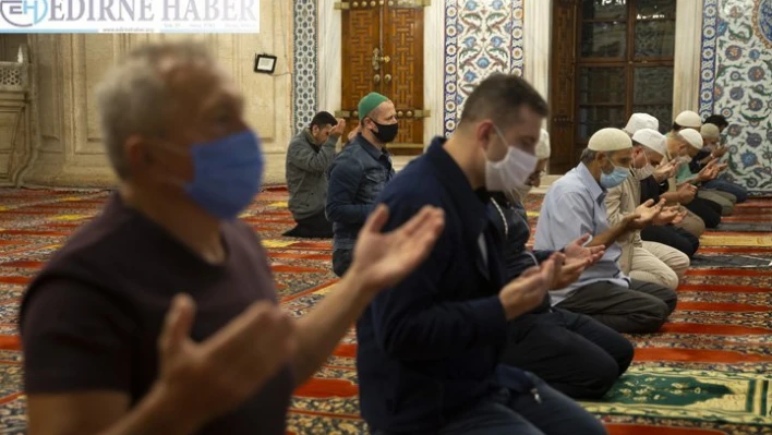 Uzun bir aradan sonra ilk sabah namazı kılındı