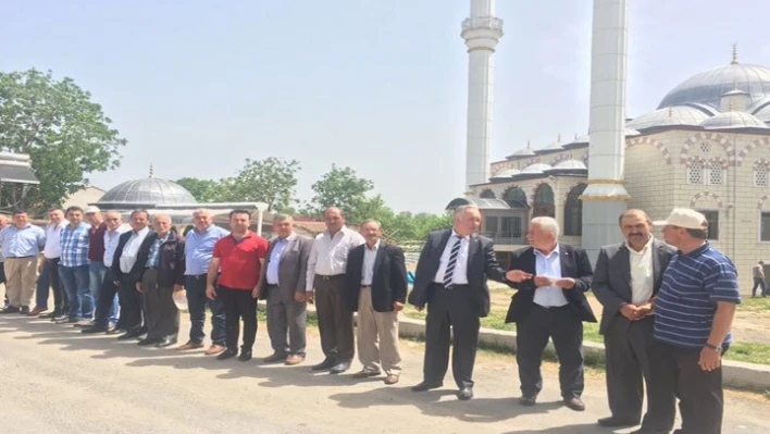 Eller yağmur için açıldı