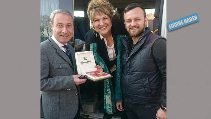 Türk Bayrağı motifli badem ezmesi