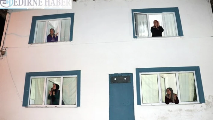 Köylü kadınlardan sağlık çalışanlarına alkışlı destek