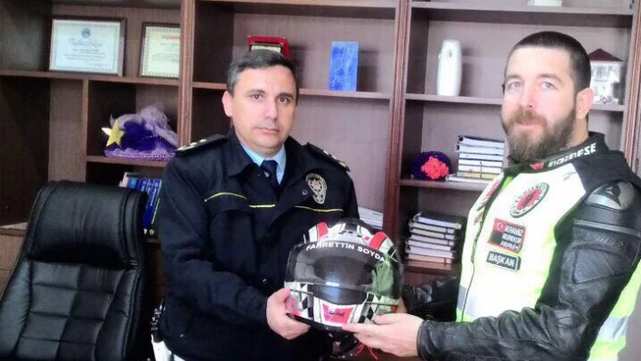 Özel kask hediye edildi
