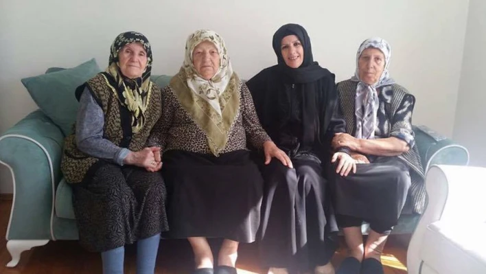 Yaşlıları ziyaret etti
