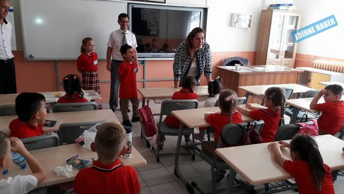Minik öğrencileri ziyaret etti